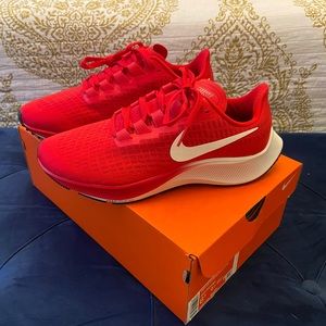 Nike - brand spanking new!